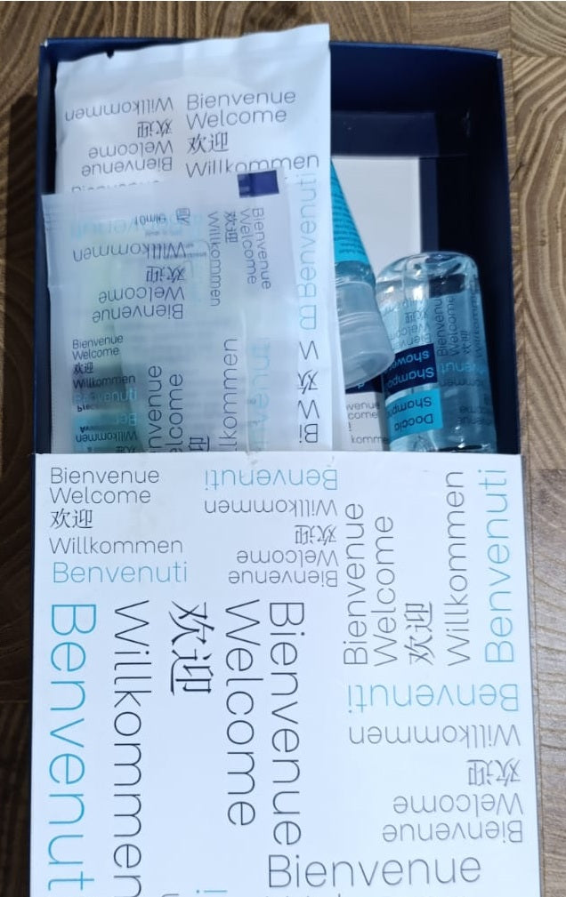 BOX LINEA CORTESIA (2SHAMPOO/DOCCIA-2IGIENE INT-VANITY-CUFFIA)