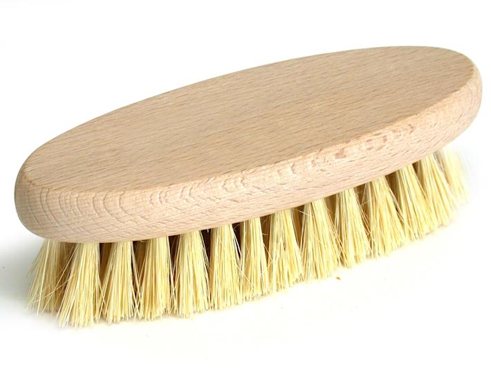 SPAZZOLA OVALEXBUCATO IN LEGNO CON SETOLE IN TREBBIA